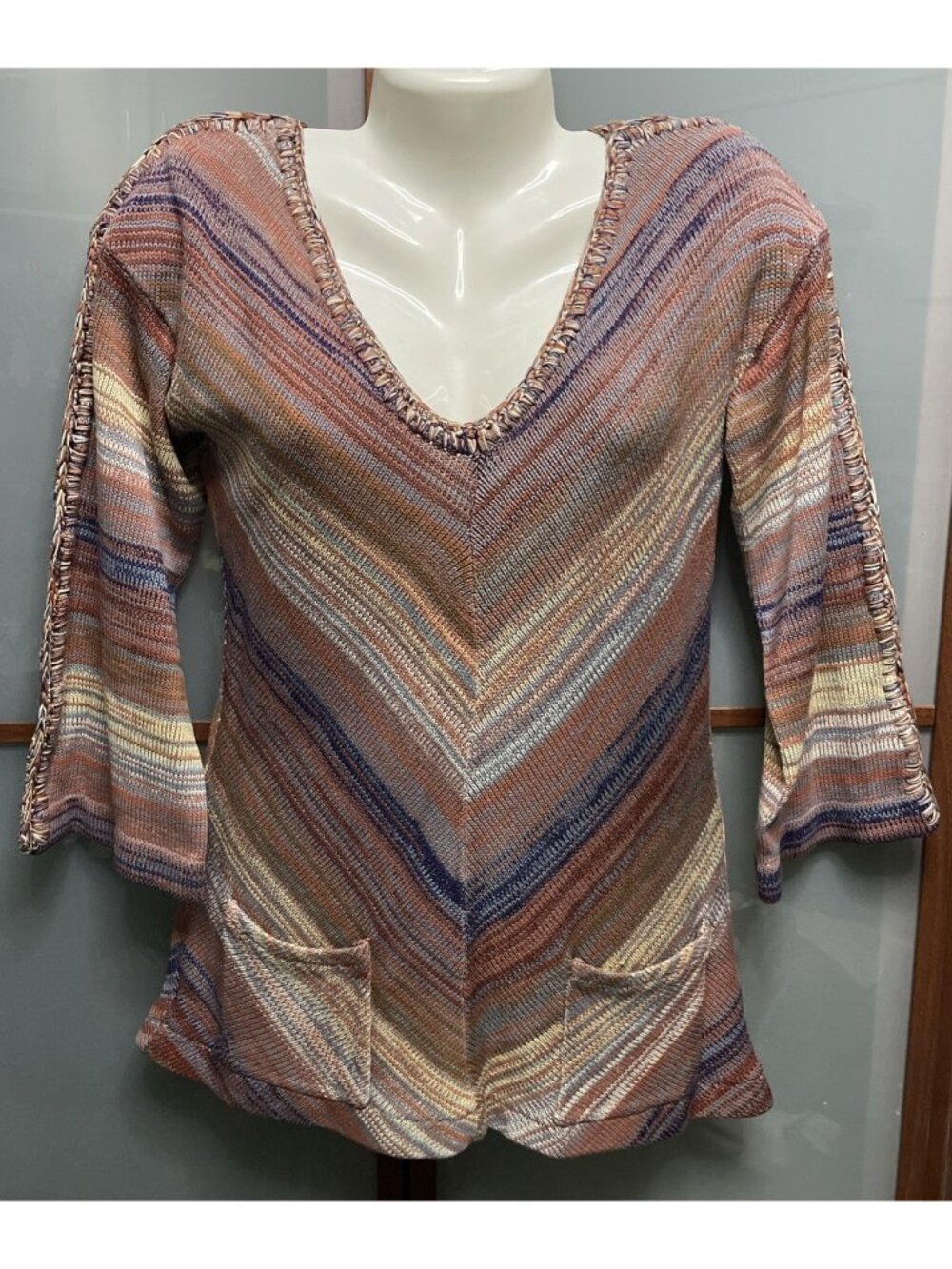 Vintage 70s Womens Chevron Striped Knit V-Neck Tunic Sweater Bell Sleeves Hippie